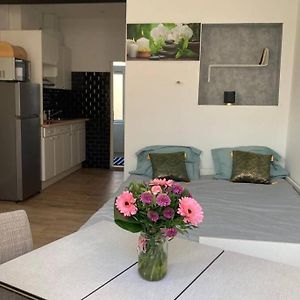 Magnifique Studio Au 2Eme Etage, A Proximite De La Gare Du Midi!